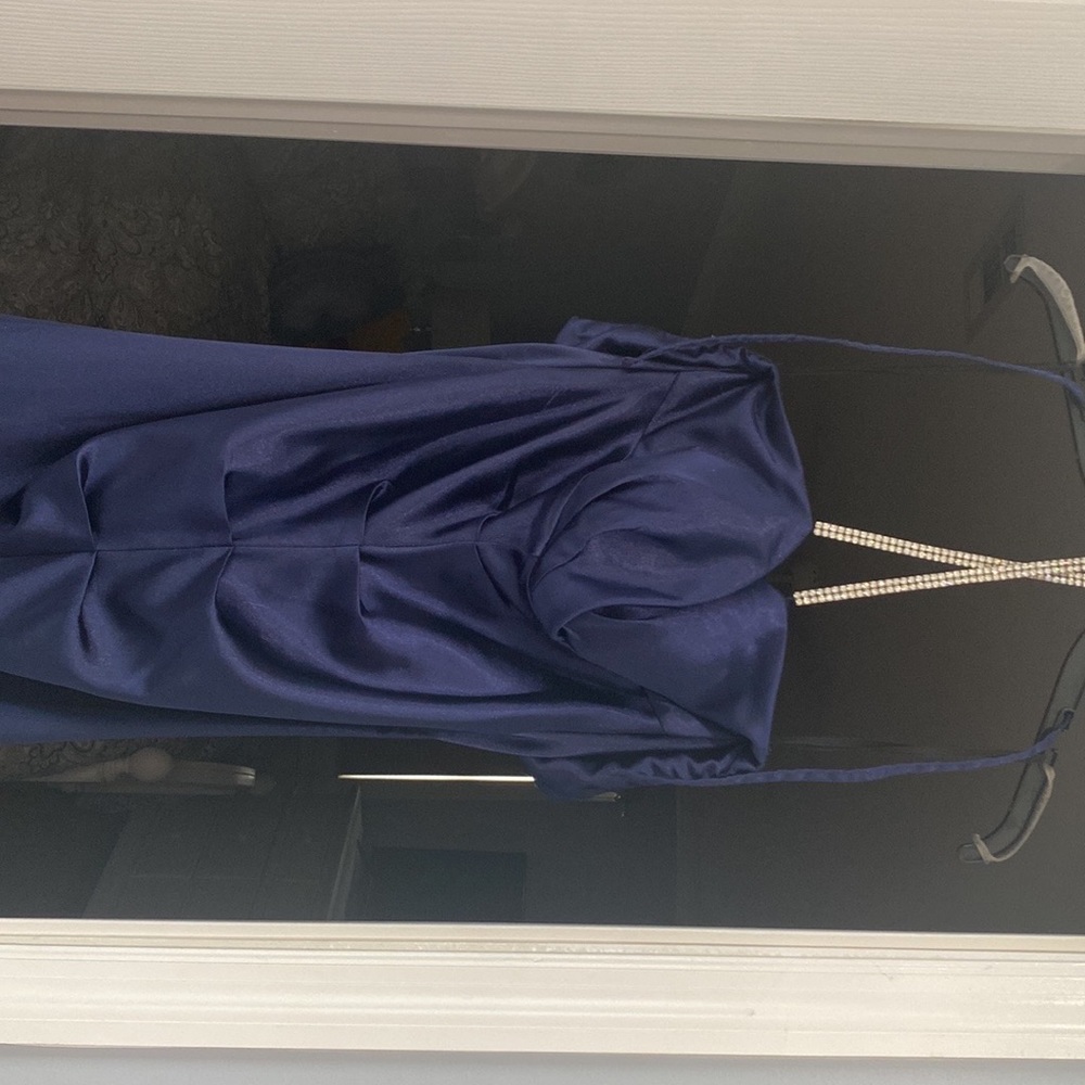 Formal dress - Picture 5 of 9